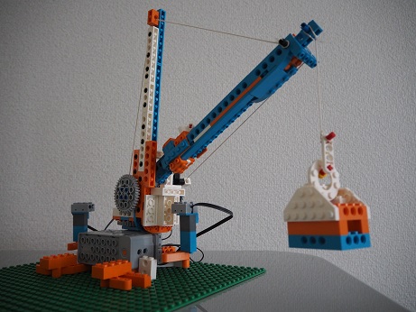 Apitor Robot X : Crane (Full view, Front)
