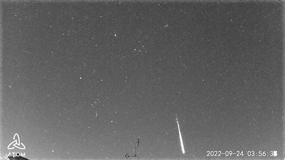 ATOM Cam 2に写った明るい流星(2022年09月24日 03:56:35)