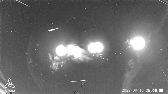 ATOM Cam 2に写った明るい流星(2022/09/13 ～未明)
